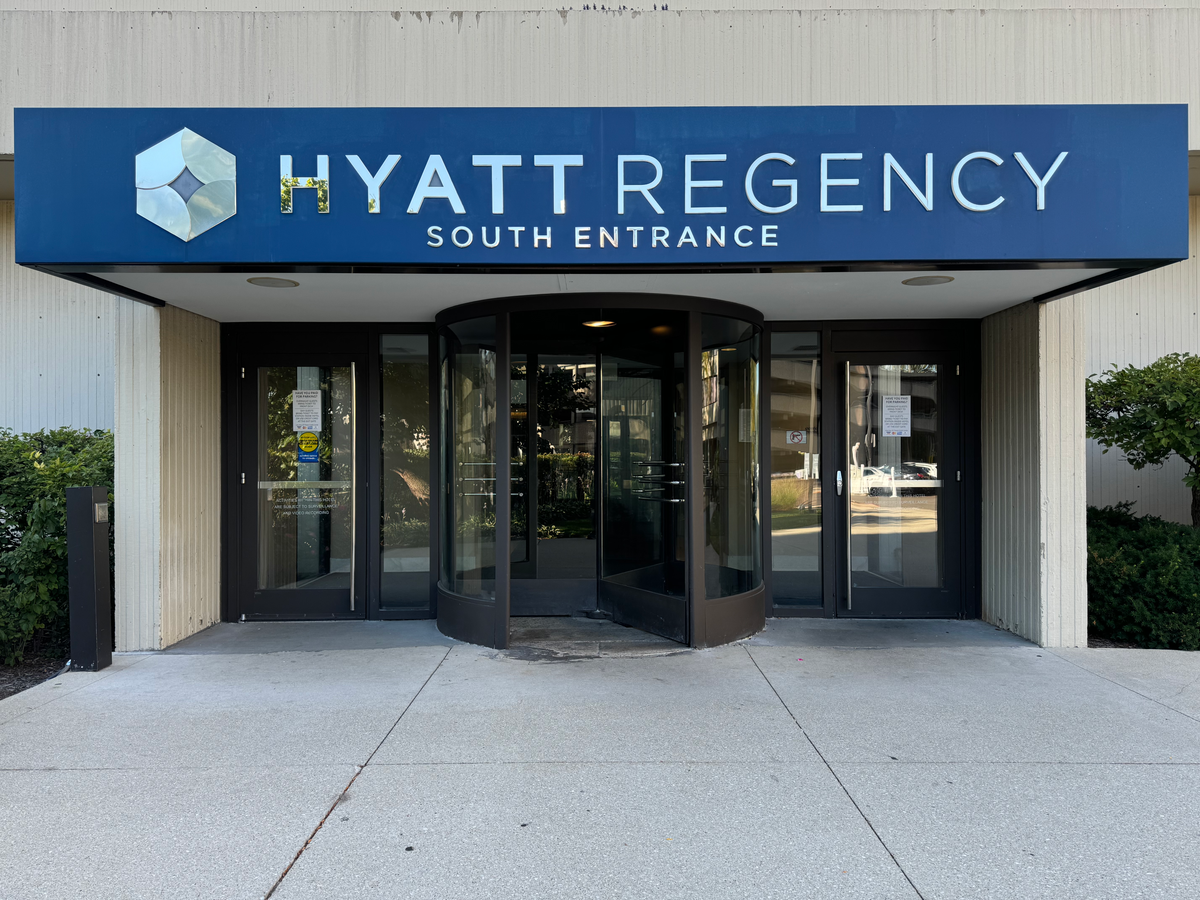 Hyatt Regency OHare Chicago side entrance