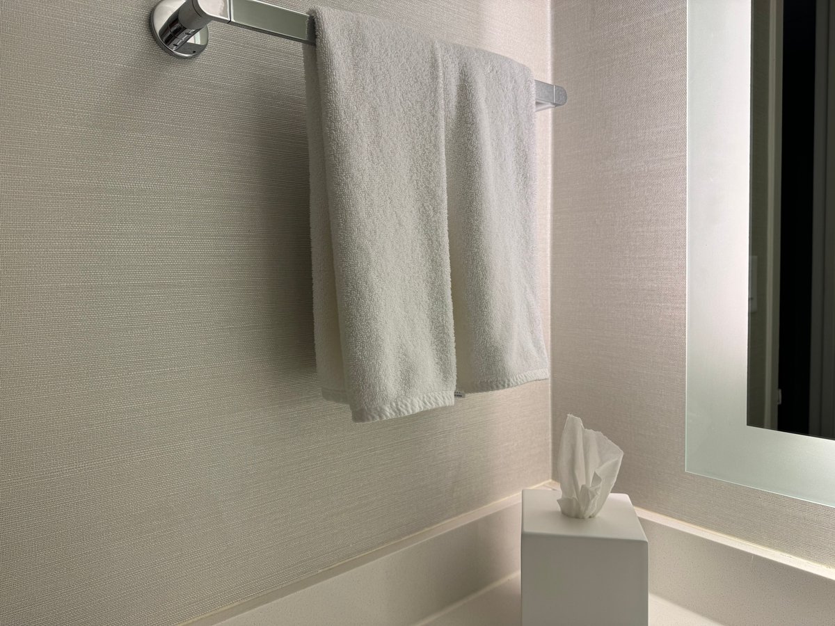 Hyatt Regency Atlanta Deluxe Suite bathroom hand towels