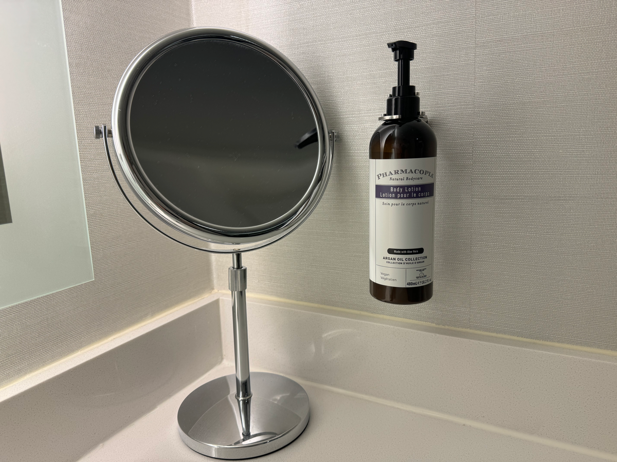 Hyatt Regency Atlanta Deluxe Suite bathroom makeup mirror