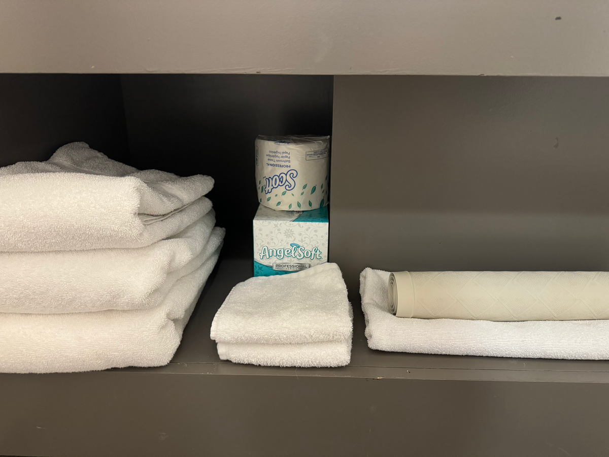 Hyatt Regency Atlanta Deluxe Suite bathroom towels