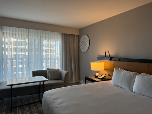 Hyatt Regency Atlanta Deluxe Suite bedroom sitting area