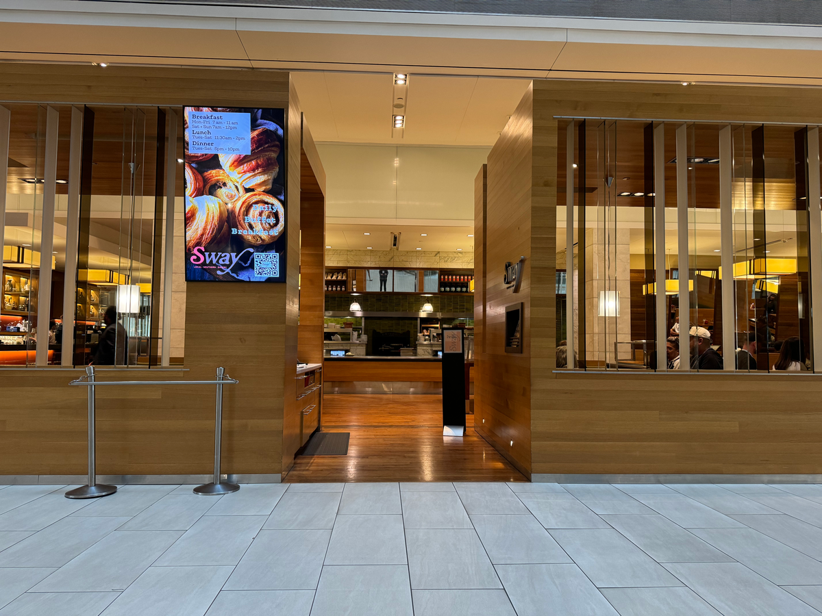 Hyatt Regency Atlanta Sway entrance