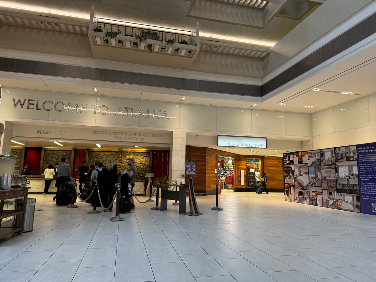 Hyatt Regency Atlanta check in line