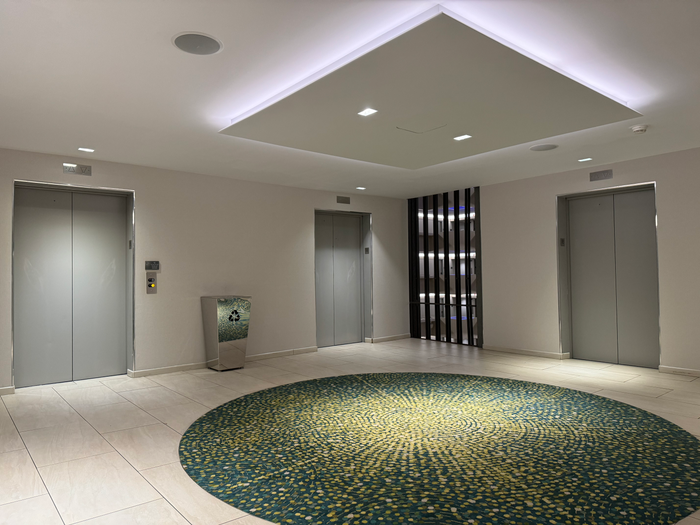 Hyatt Regency Atlanta elevator waiting area