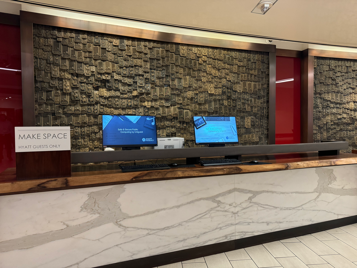 Hyatt Regency Atlanta reception area computers 