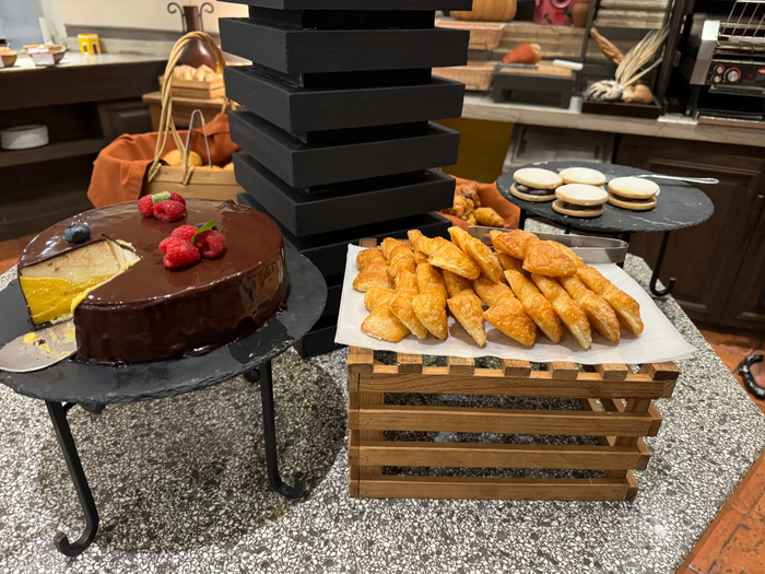 Hyatt Regency Merida Peregrina Bistro breakfast buffet desserts