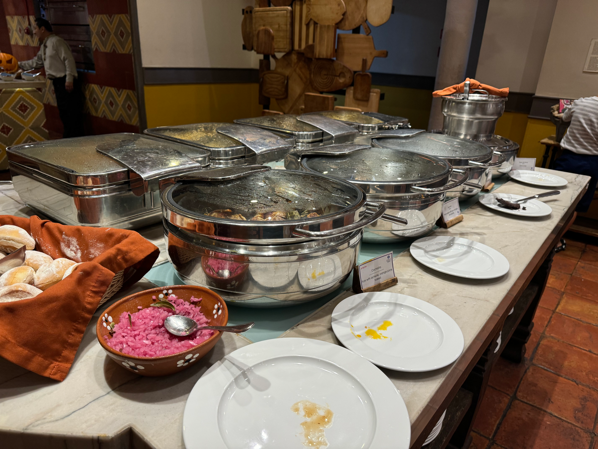 Hyatt Regency Merida Peregrina Bistro breakfast buffet hot dishes