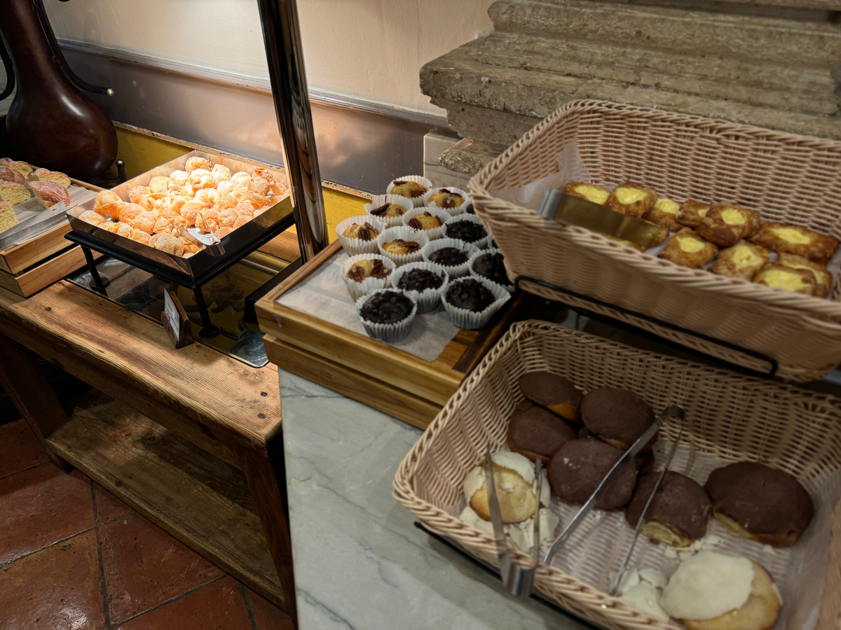 Hyatt Regency Merida Peregrina Bistro breakfast buffet pastries