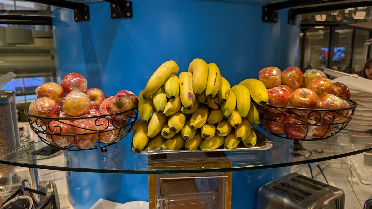 IAH Terminal D KLM Crown Lounge whole fruit