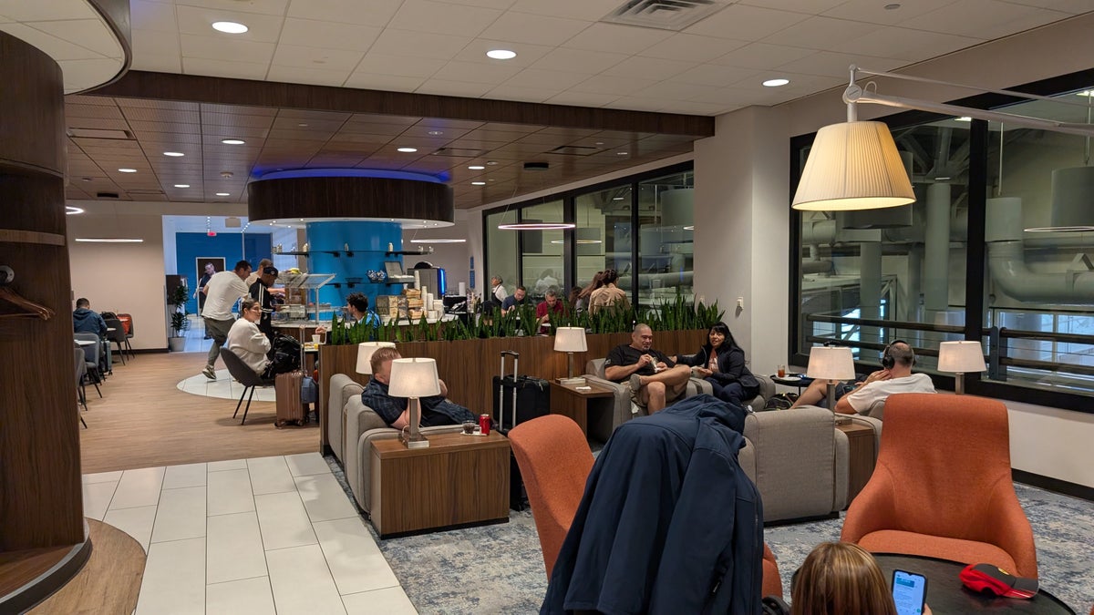 KLM Crown Lounge IAH