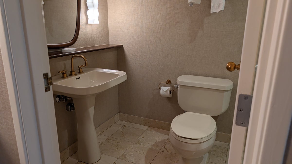 Rio Hotel Casino suite bathroom toilet and sink room