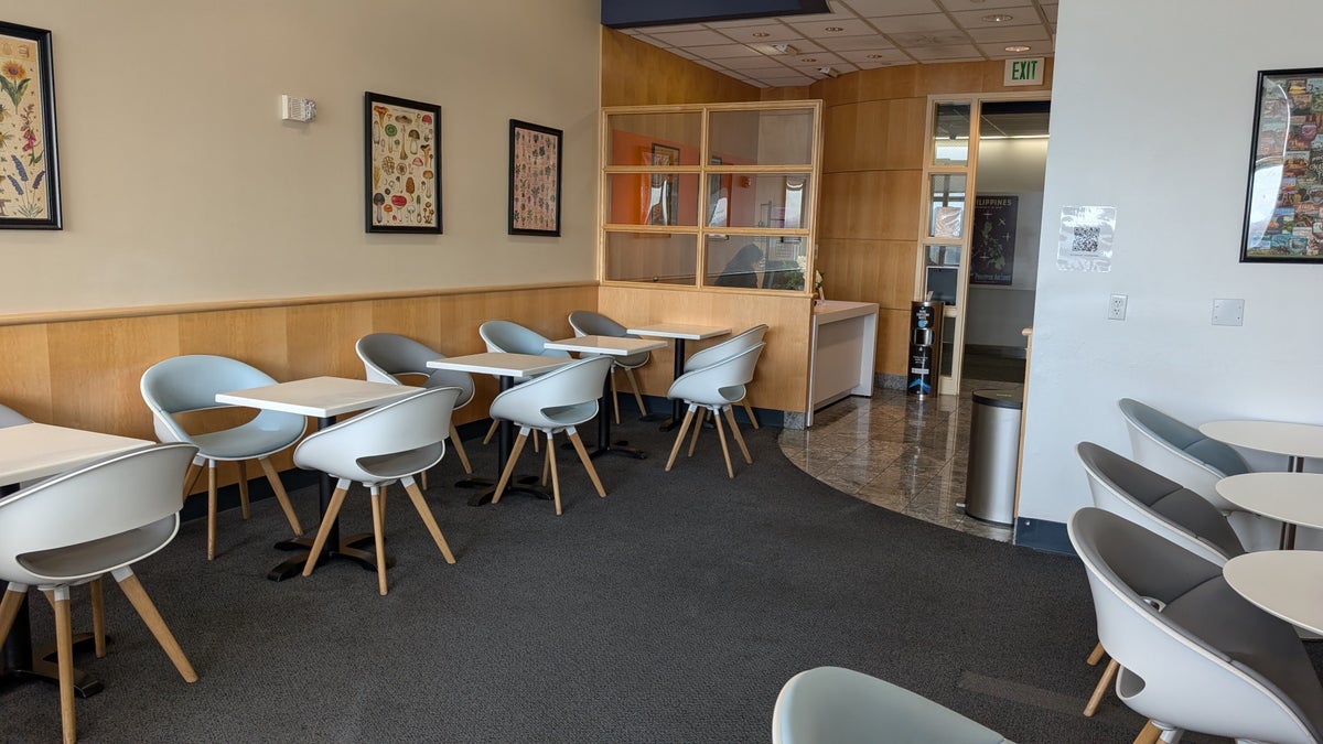 SFO Terminal A Golden Gate Lounge entrance room