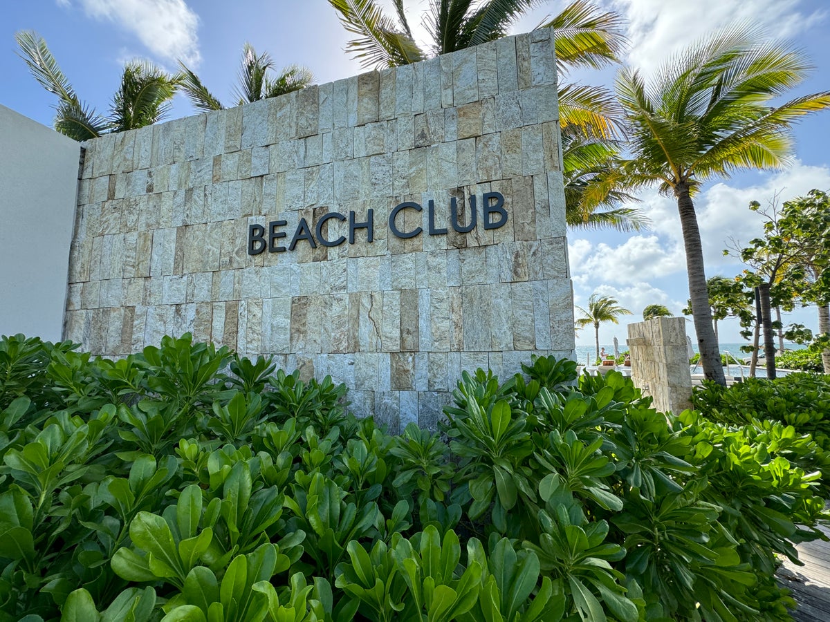 St. Regis Kanai Beach Club Entrance