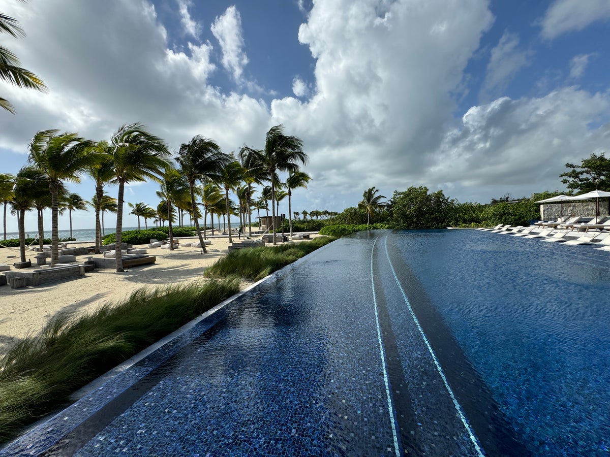 St. Regis Kanai Family Infinity Pool