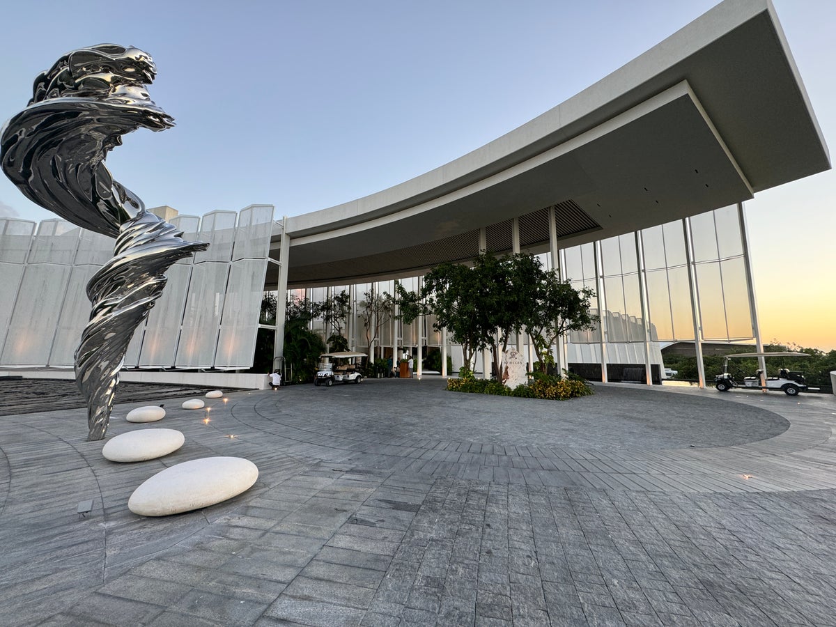 St. Regis Kanai Front Valet View
