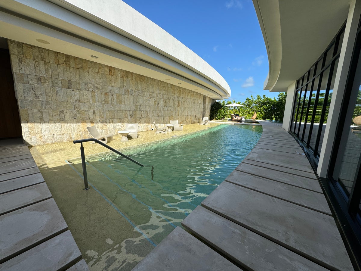 St. Regis Kanai Spa Pool