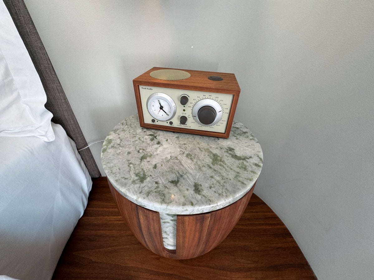 St. Regis Kanai nightstand raido