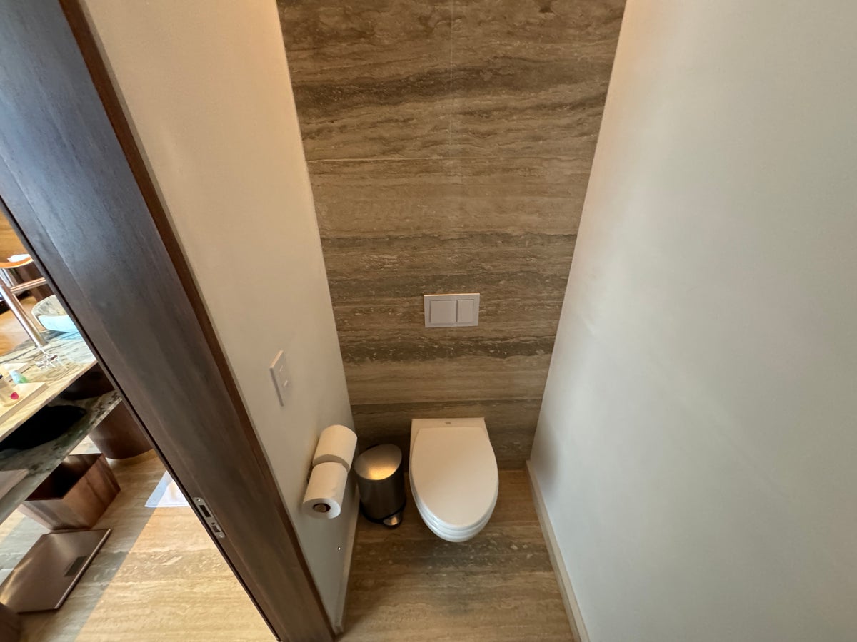 St. Regis Kanai room toilet