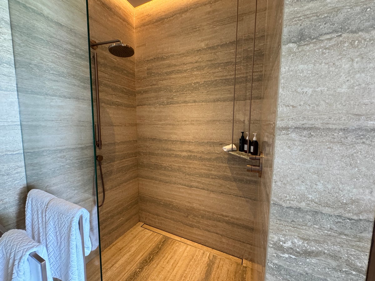 St. Regis Kanai shower