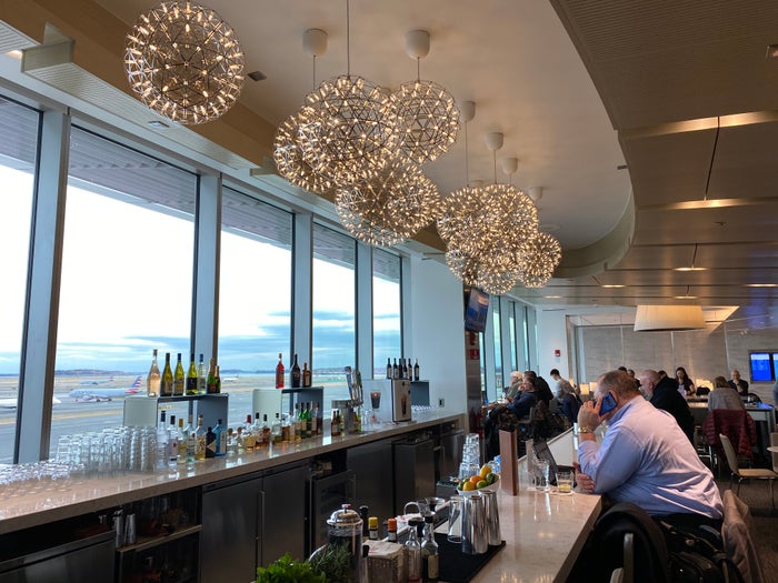 United Club Boston Logan Lounge bar United Club Boston Logan Lounge bar