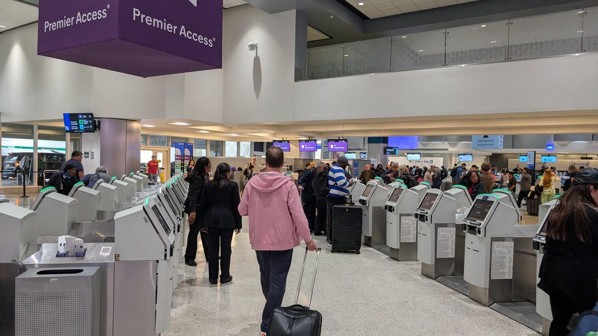 United IAH Terminal C check in Premier Access kiosks