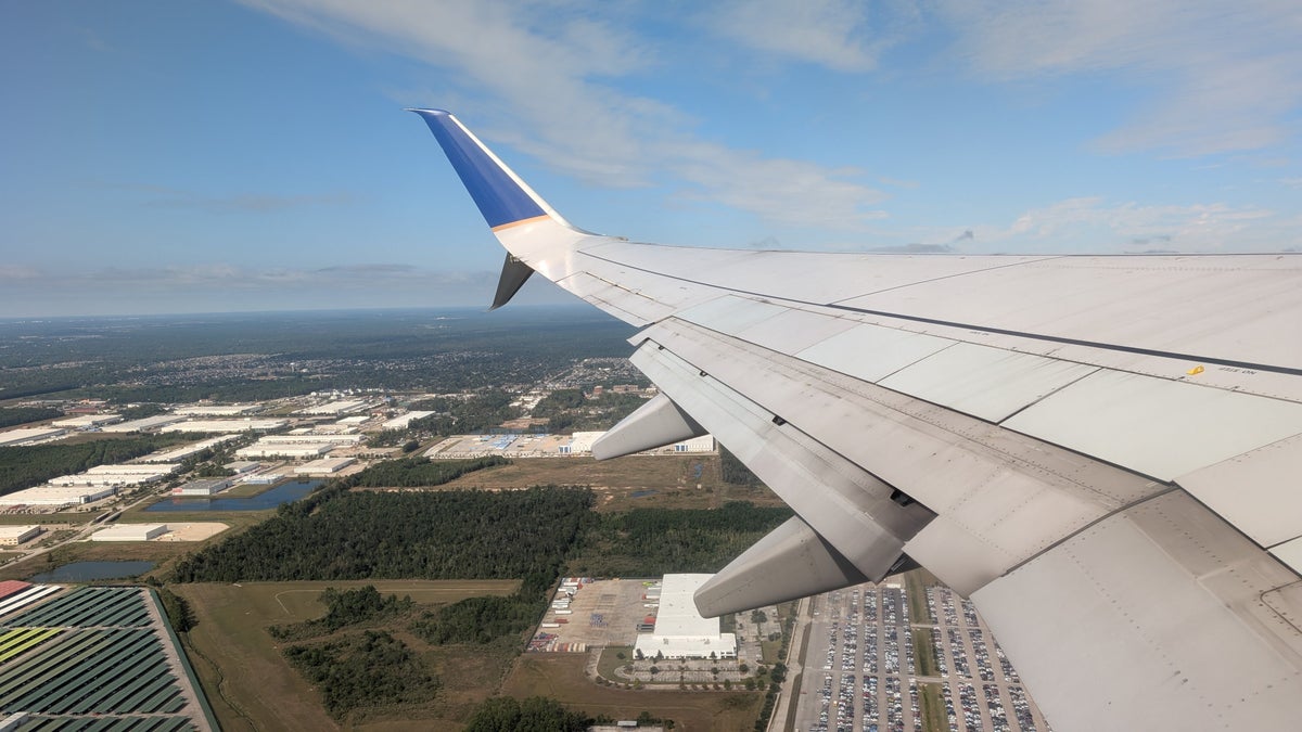 United IAH to MCO takeoff