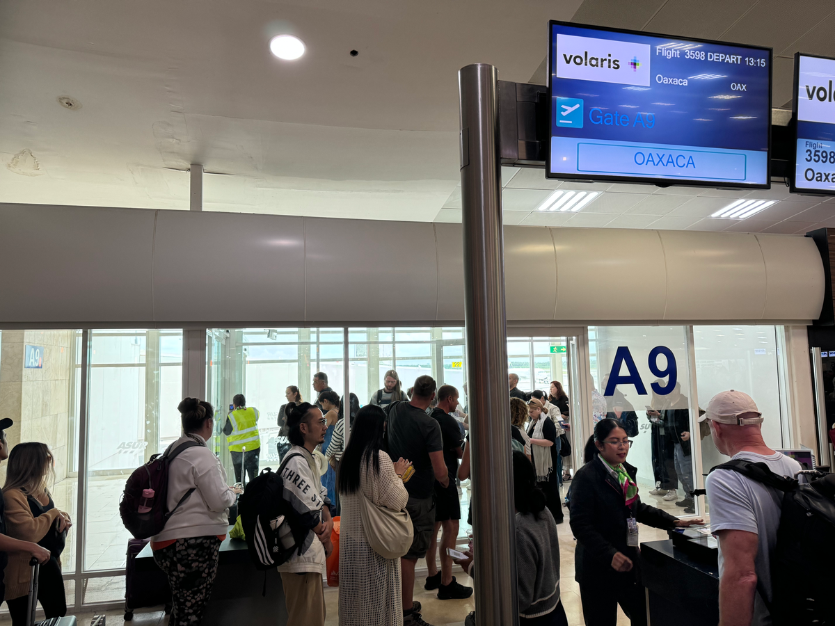 Volaris disorganized boarding at Cancun CUN