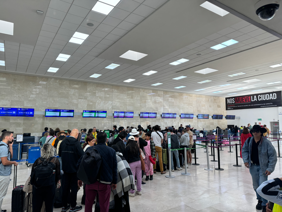 Volaris standard check in line OAX Oaxaca