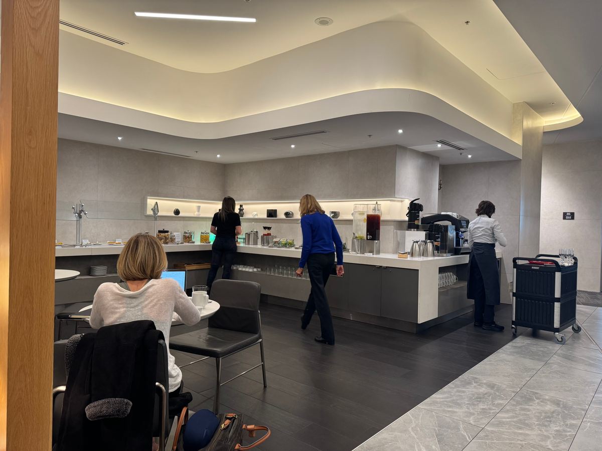 AA Flagship Lounge MIA food bar