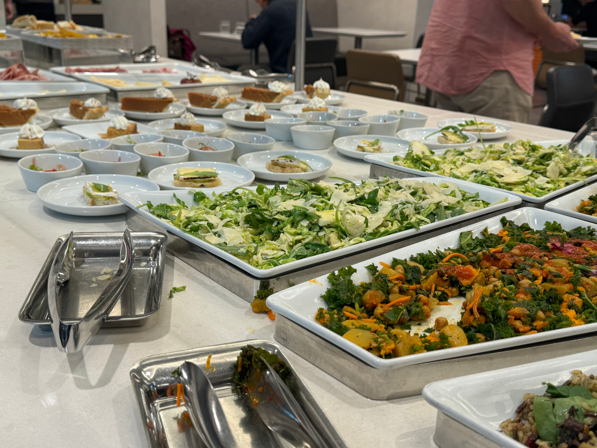 AA Flagship Lounge MIA food trays