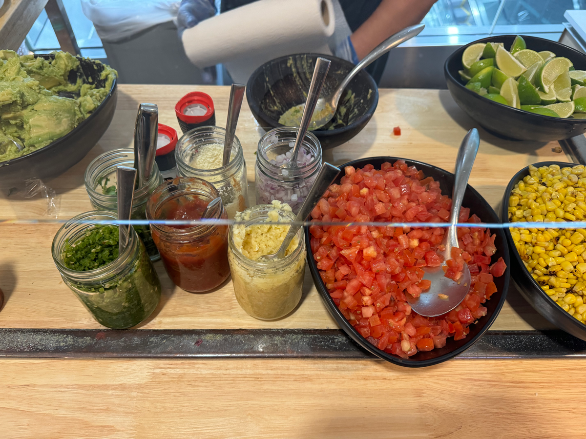 AA Flagship Lounge MIA guacamole ingredients