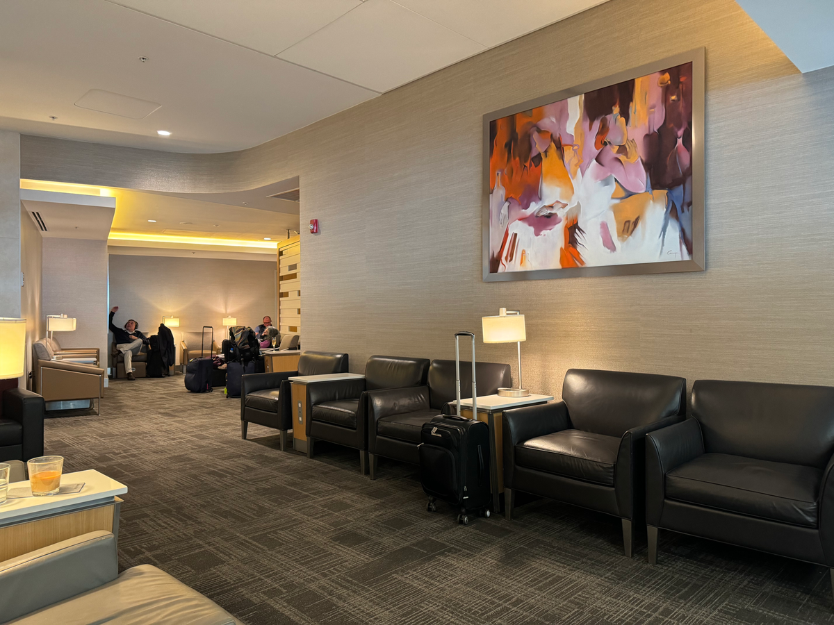 AA Flagship Lounge MIA seating