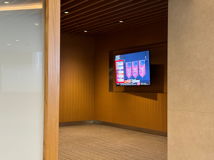 AA Flagship Lounge MIA tv room AA Flagship Lounge MIA tv room