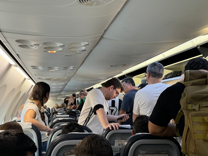 Aerolineas Argentinas delayed exit Aerolineas Argentinas delayed exit