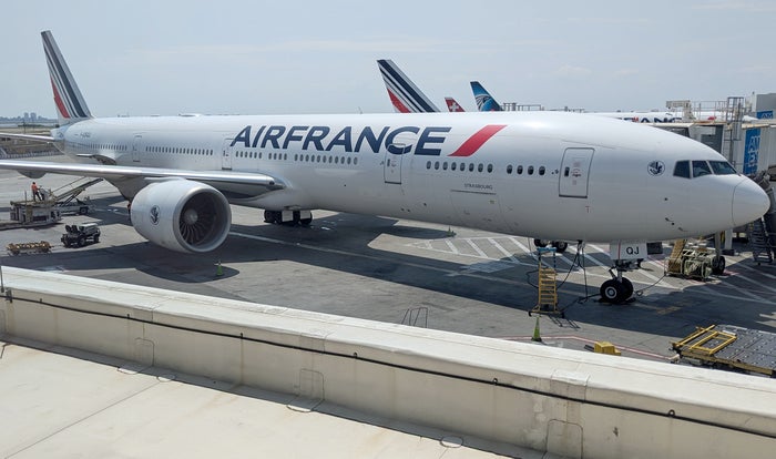 Flying Blue Devalues Miles on Christmas, Makes Partner Flights More Expensive