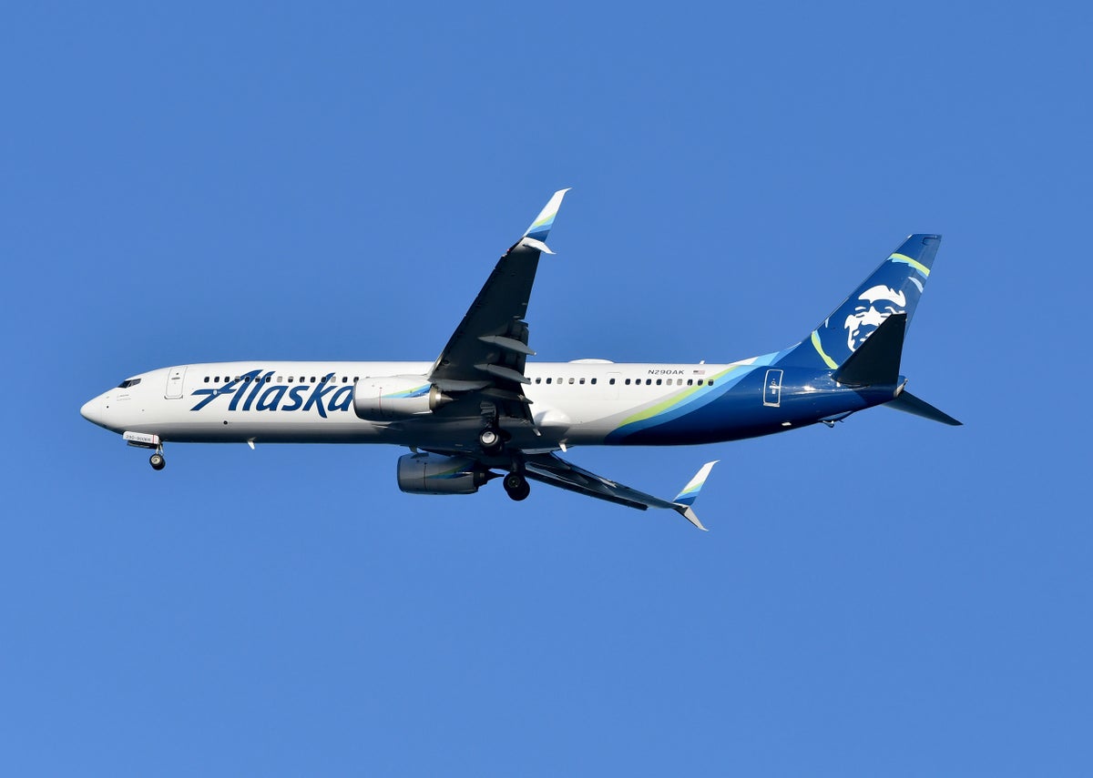 The 6 Best Credit Cards for Alaska Airlines Flyers — Lounges, Upgrades, Priority Boarding, and More