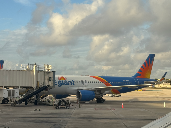 Allegiant Air Airbus A320 plane at FLL