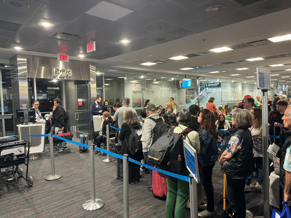 American Airlines B777 30 Business class boarding