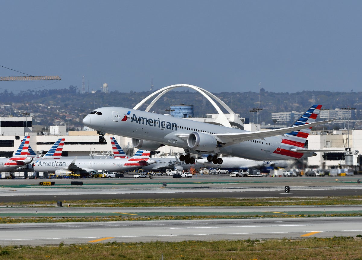 American Airlines Boring 787 taking off from Los Angeles International Airport