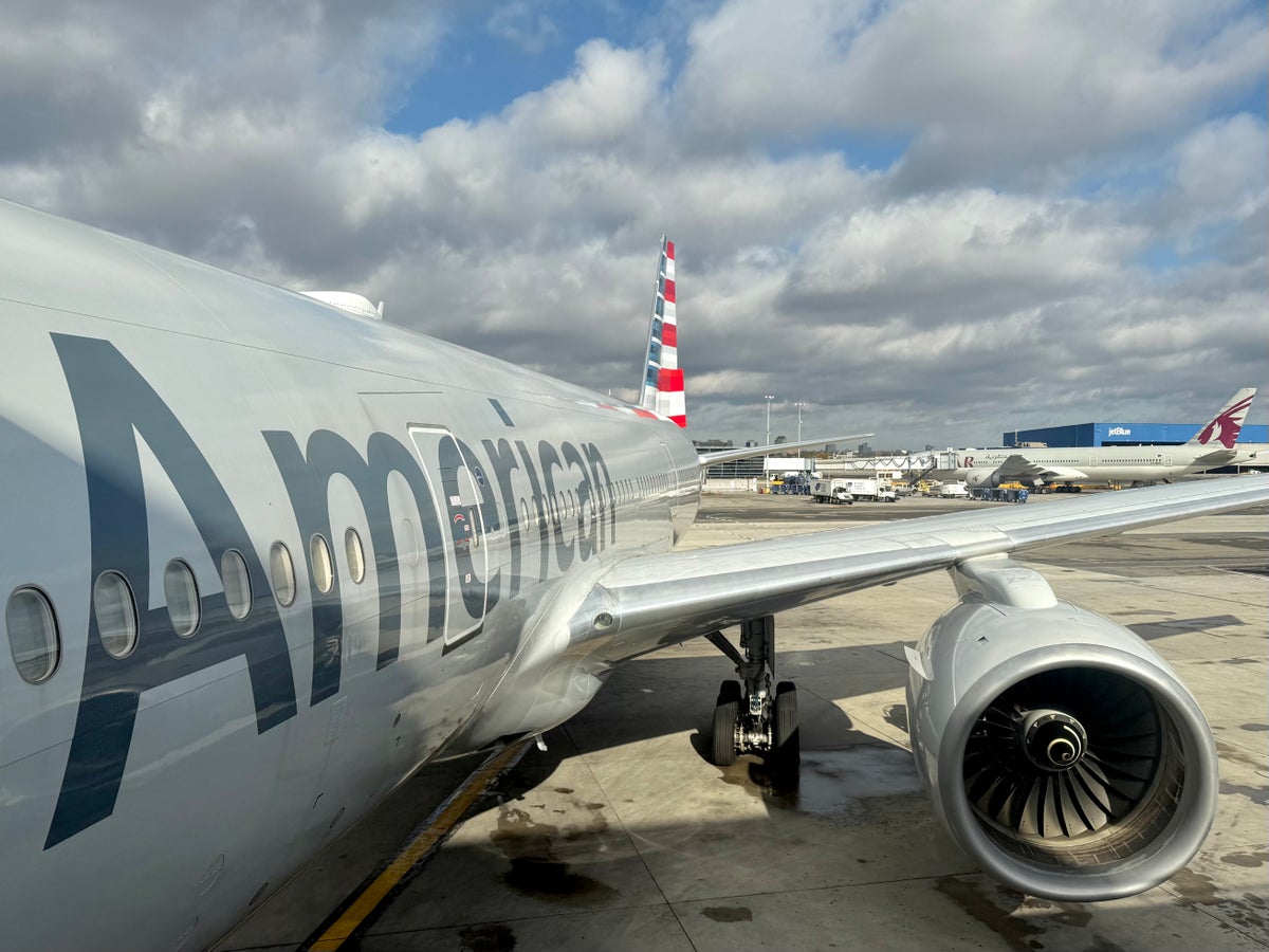 Inside American Airlines Only Day Flight to Europe: Main Cabin Extra Experience [777 JFK to LHR]