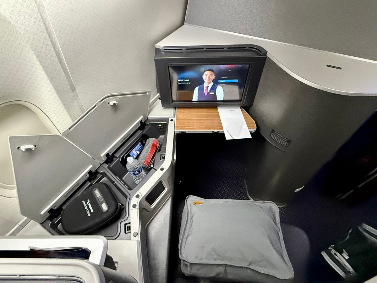 American Airlines Boeing 777200 business class