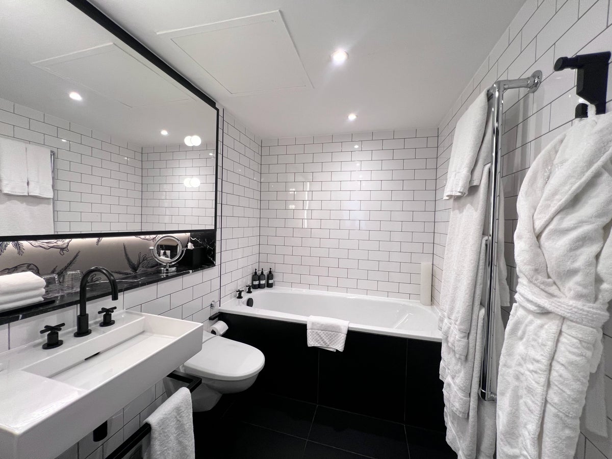 Andaz London guest room bathroom