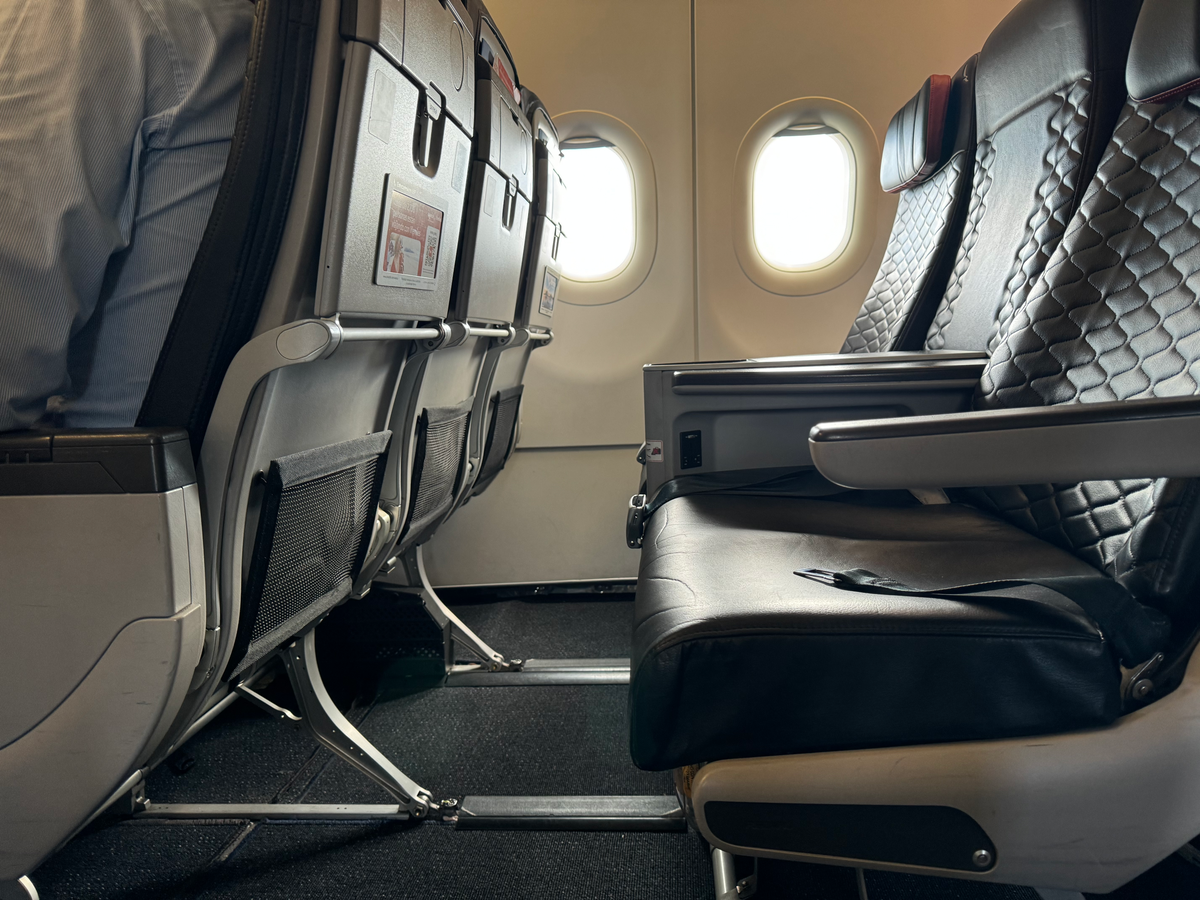 Avianca A320 premium seat pitch