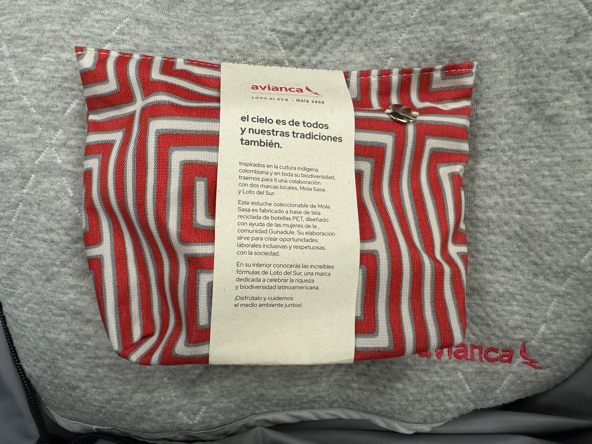 Avianca B787 8 Norwegian business amenity kit