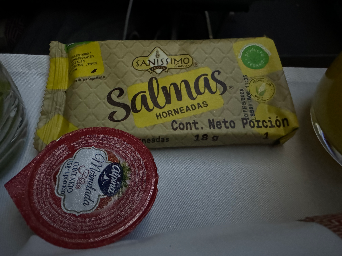 Avianca B787 8 Norwegian business dinner crackers jam