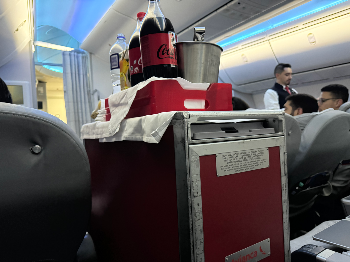 Avianca B787 8 Norwegian business drink cart