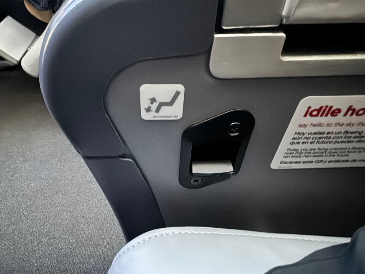 Avianca B787 8 Norwegian business mystery latch