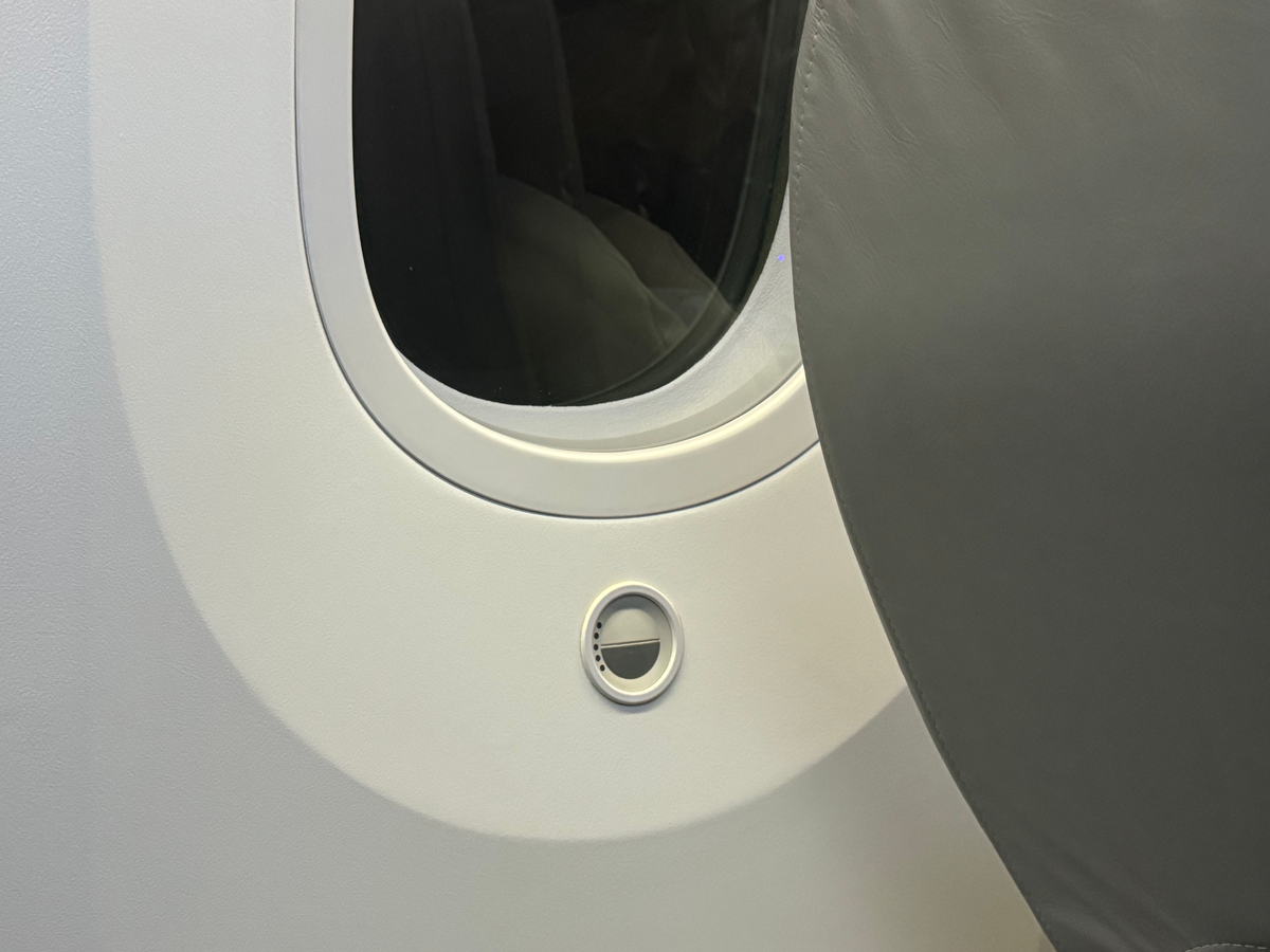 Avianca B787 8 Norwegian business window shade