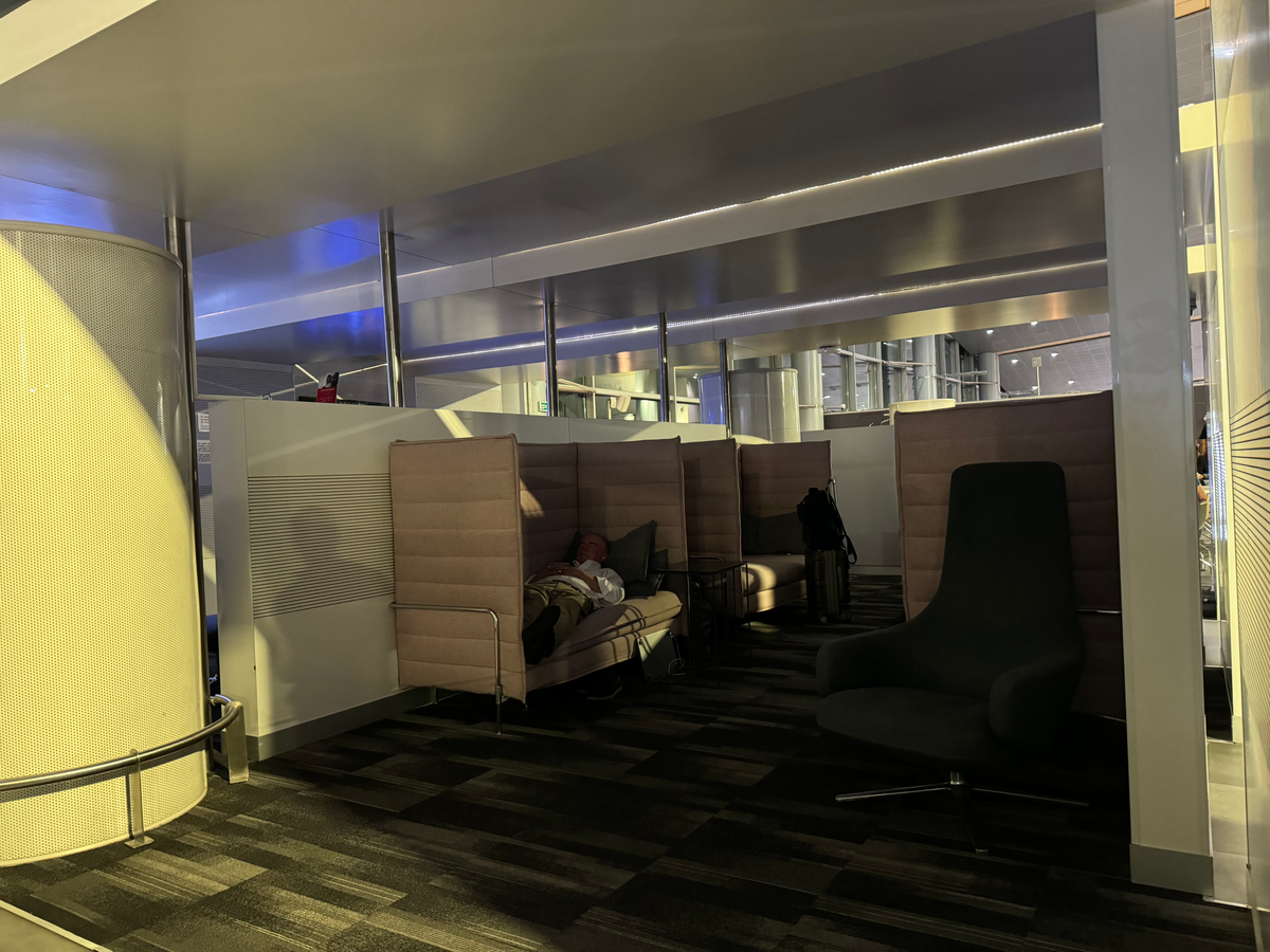 Avianca Diamond lounge at BOG sleeping area