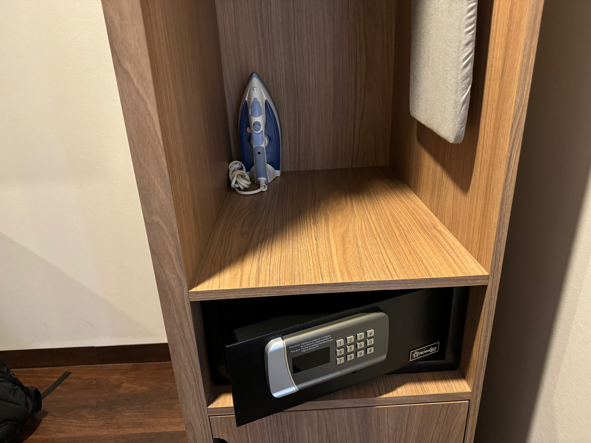 City Centro by Marriott Oaxaca bedroom storage iron safe